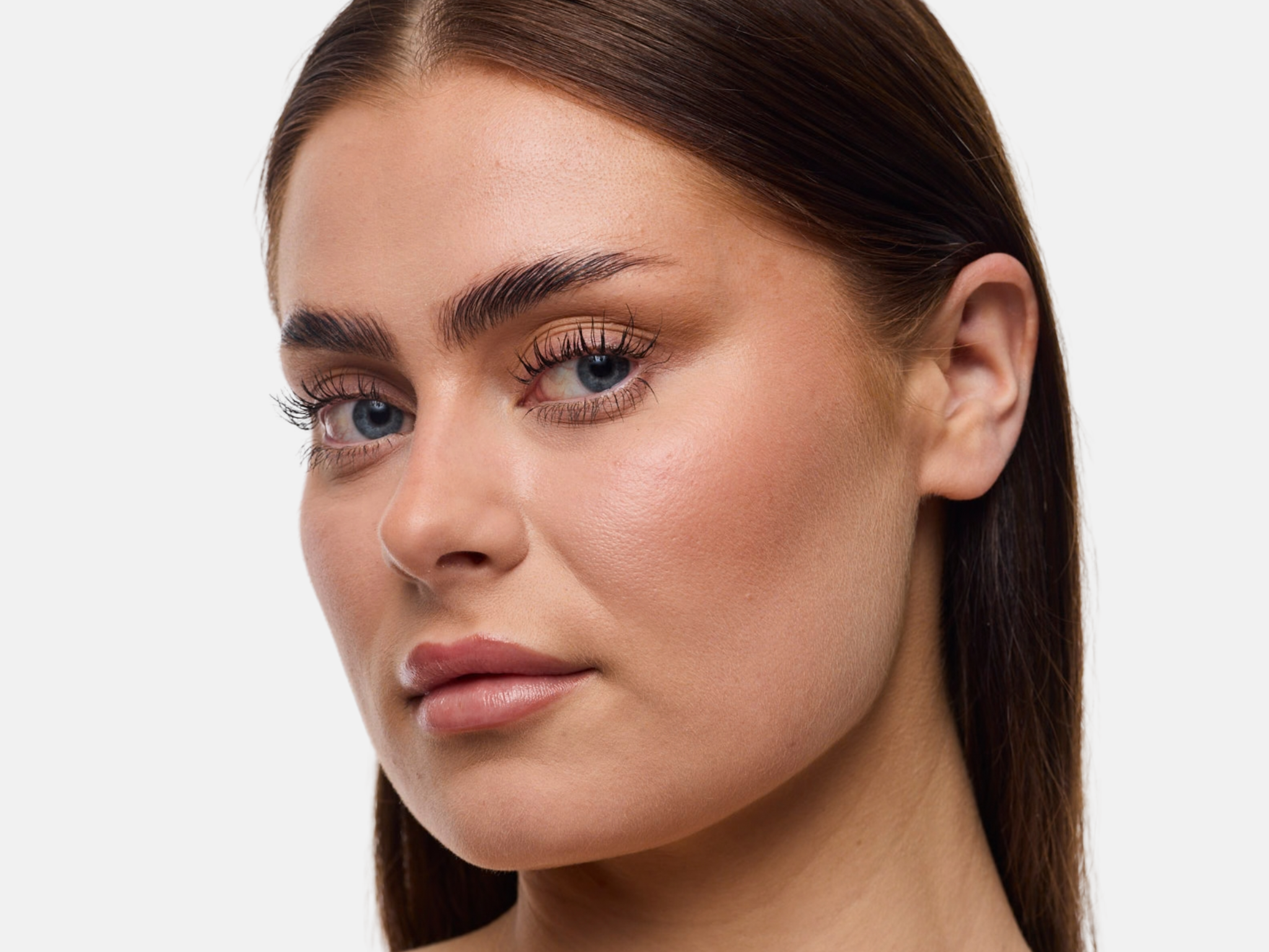 Flotte øjenbryn: den komplette guide til form, pleje og styling